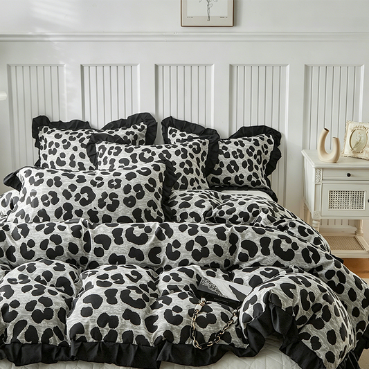 🐆🛏️Leopard-Print Ruffled-Trim Duvet Cover Set | Soft Polyester Fabric, 1 Duvet Cover + 2 Pillowcases🖤